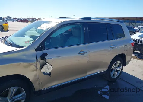 2013 Toyota Highlander Limited V6 z USA, uszkodzony, nr VIN 5TDDK3EH9DS263392